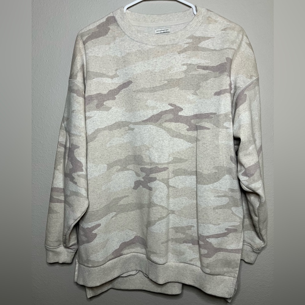 Amazingly soft worn once women’s American Eagle slightly oversized sweatshirt.
